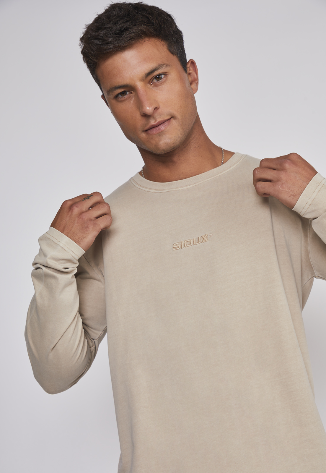 Polera Hombre Bordado Basic Beige Sioux 4