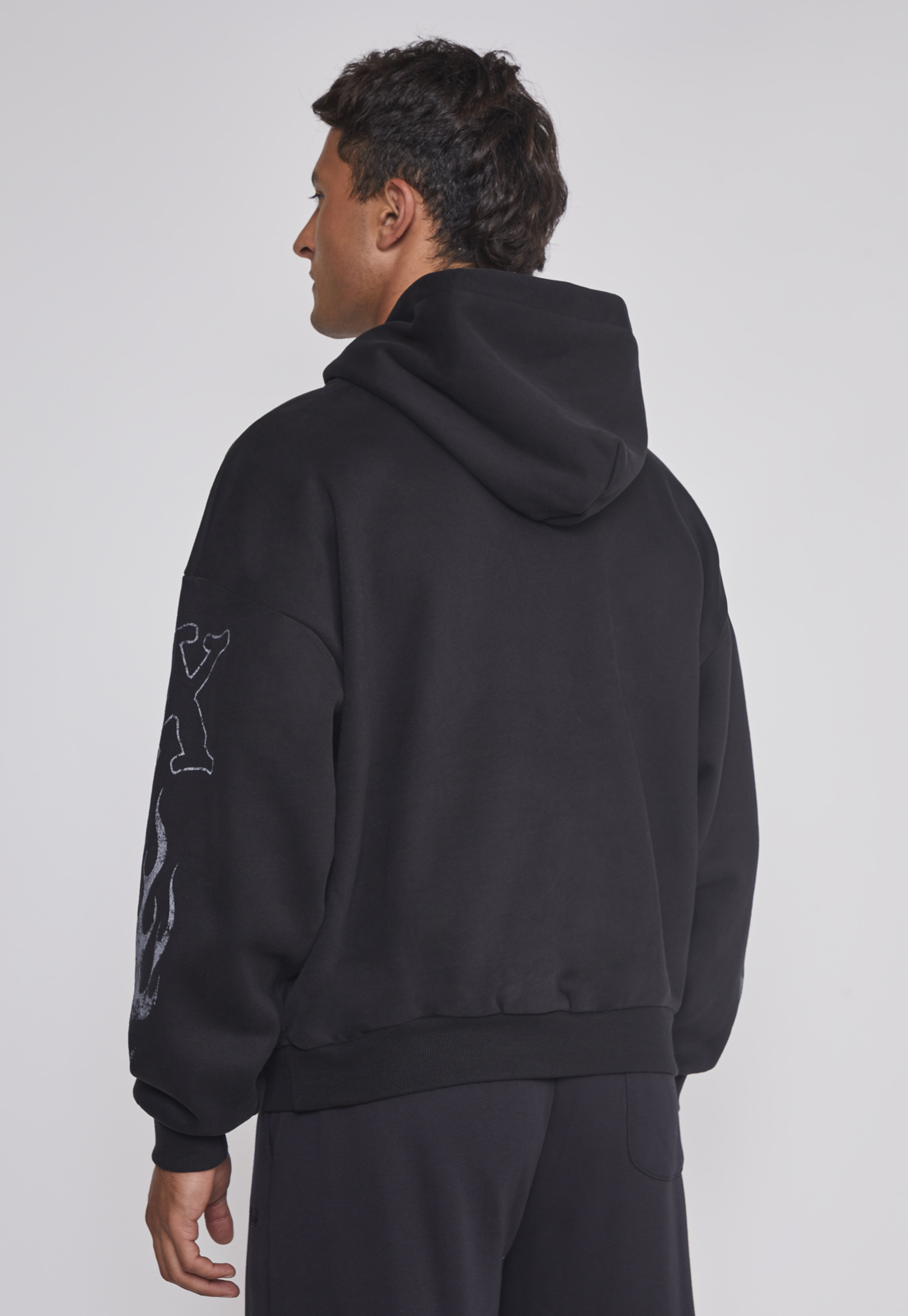 Polerón Hombre Llamas Brazos Negro Sioux 2