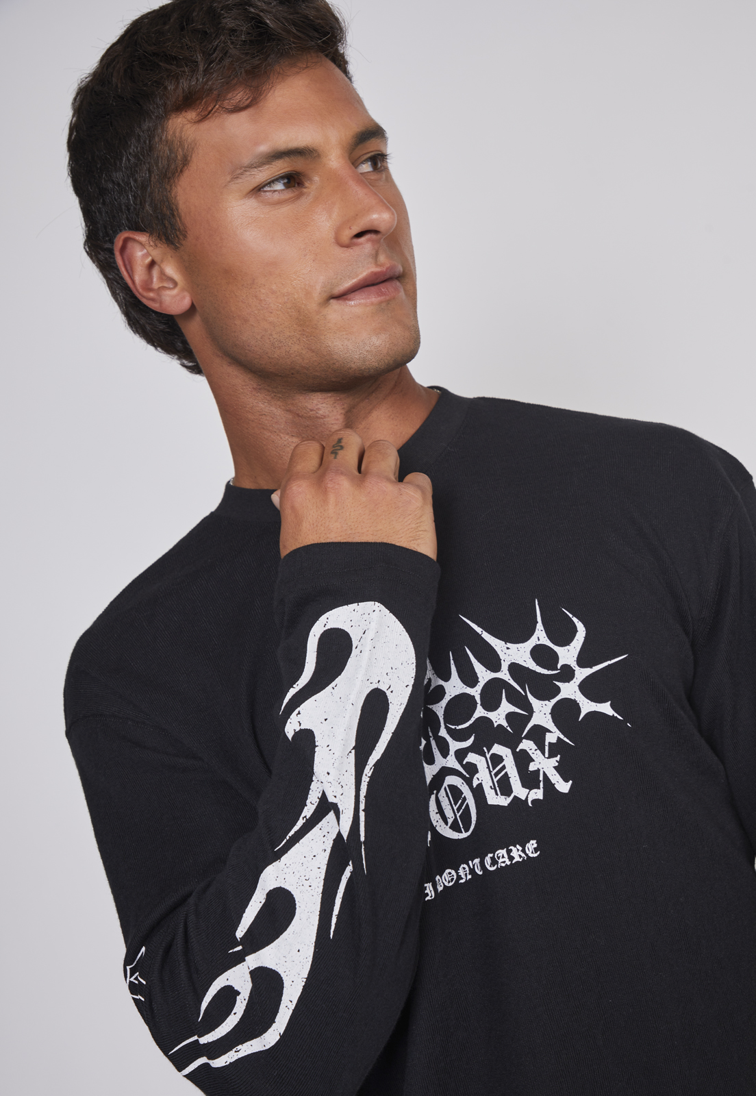 Polera Hombre Llamas Negro Sioux 4