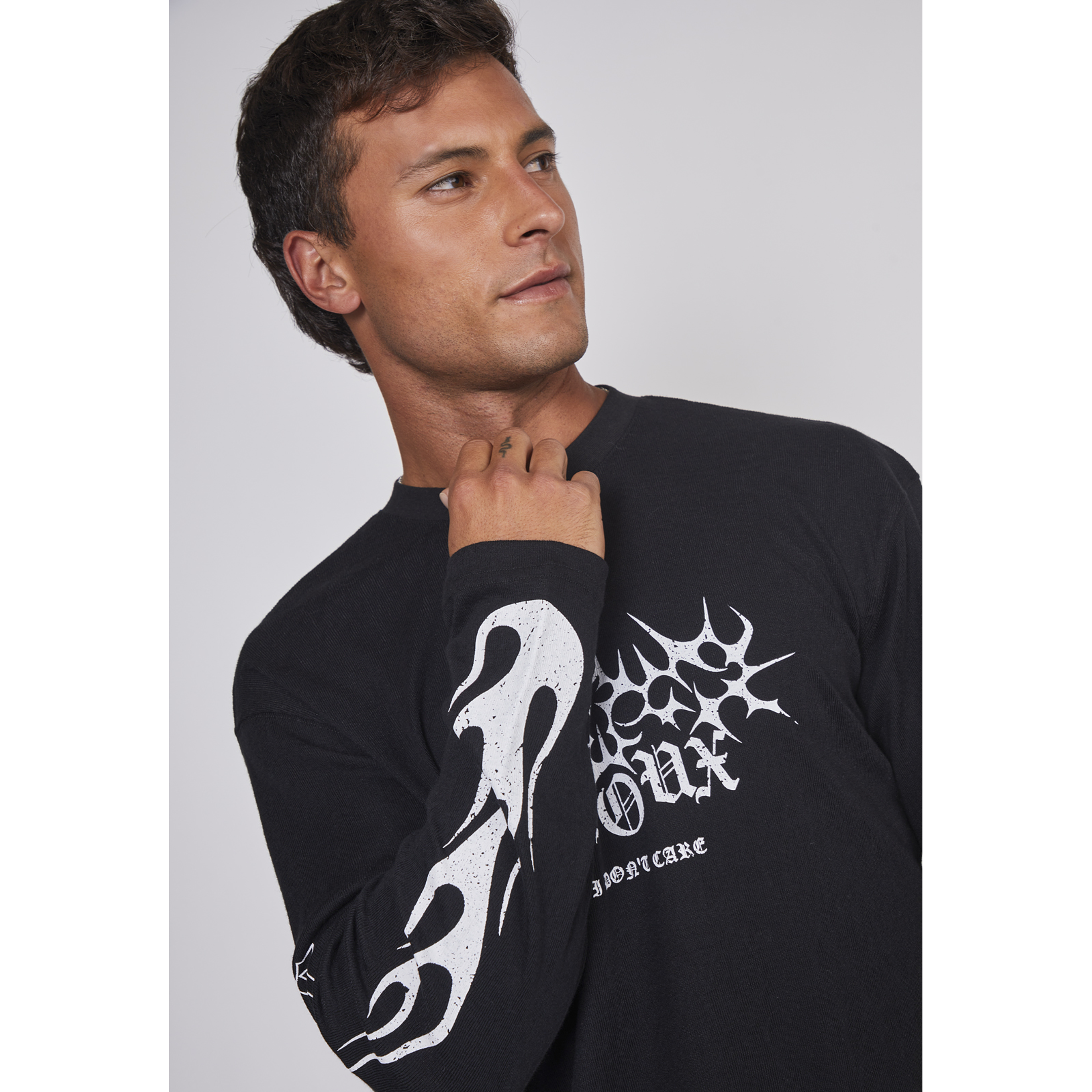 Polera Hombre Llamas Negro Sioux 4
