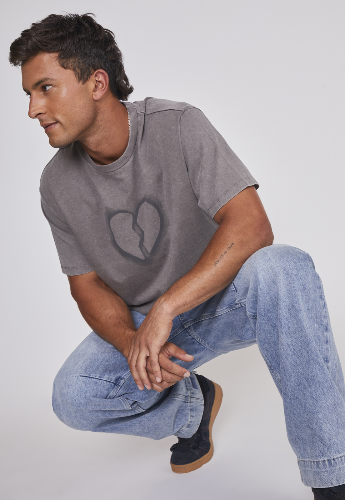 Polera Hombre Relaxed Corazón Café Sioux 5