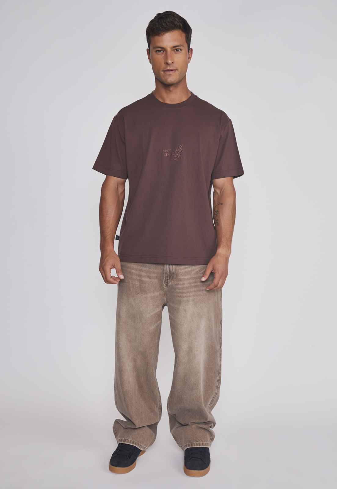 Polera Hombre Dragón Bordado Café Sioux 3