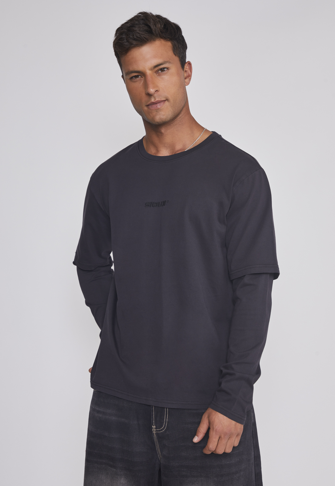 Polera Hombre Bordado Basic Negro Sioux 1
