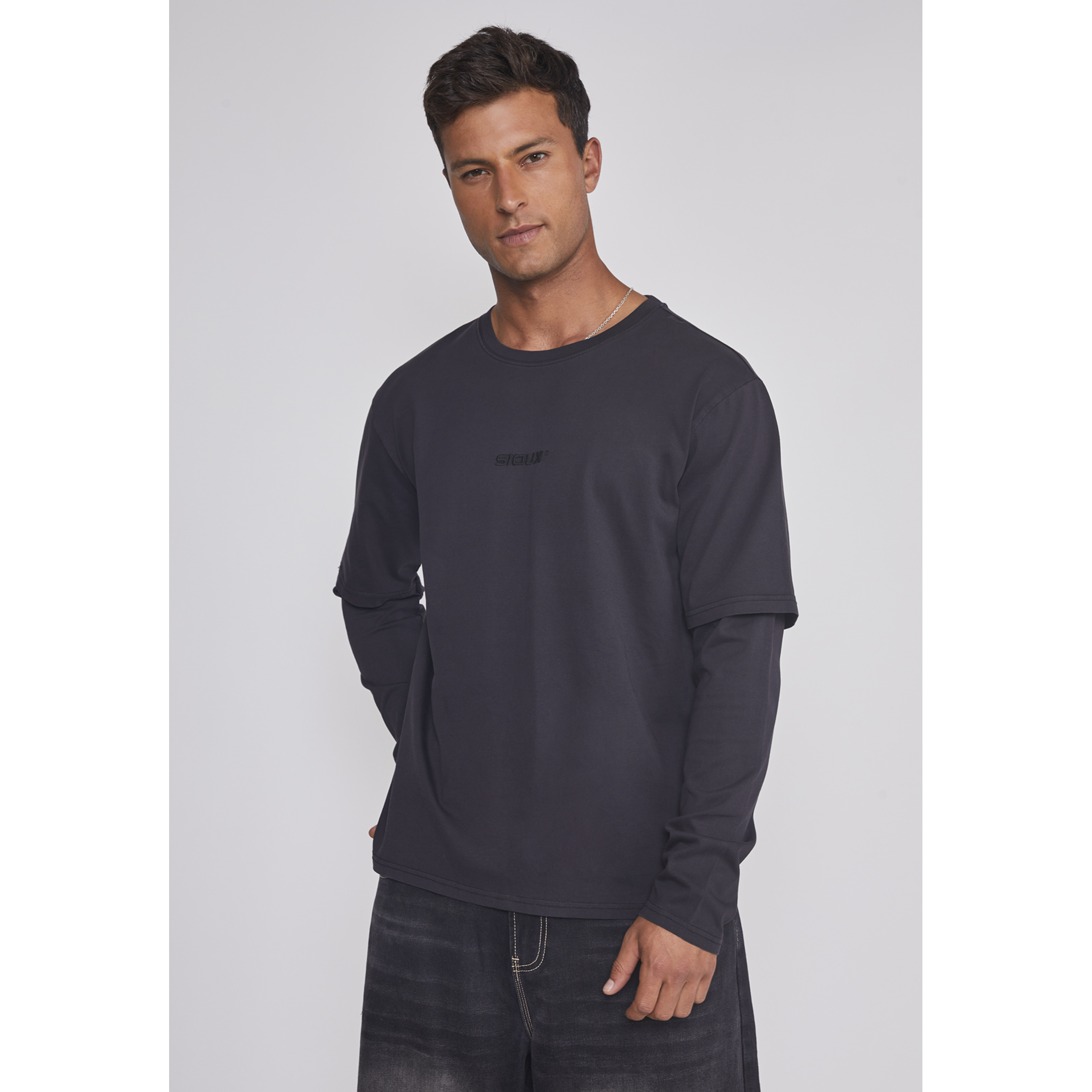 Polera Hombre Bordado Basic Negro Sioux 1