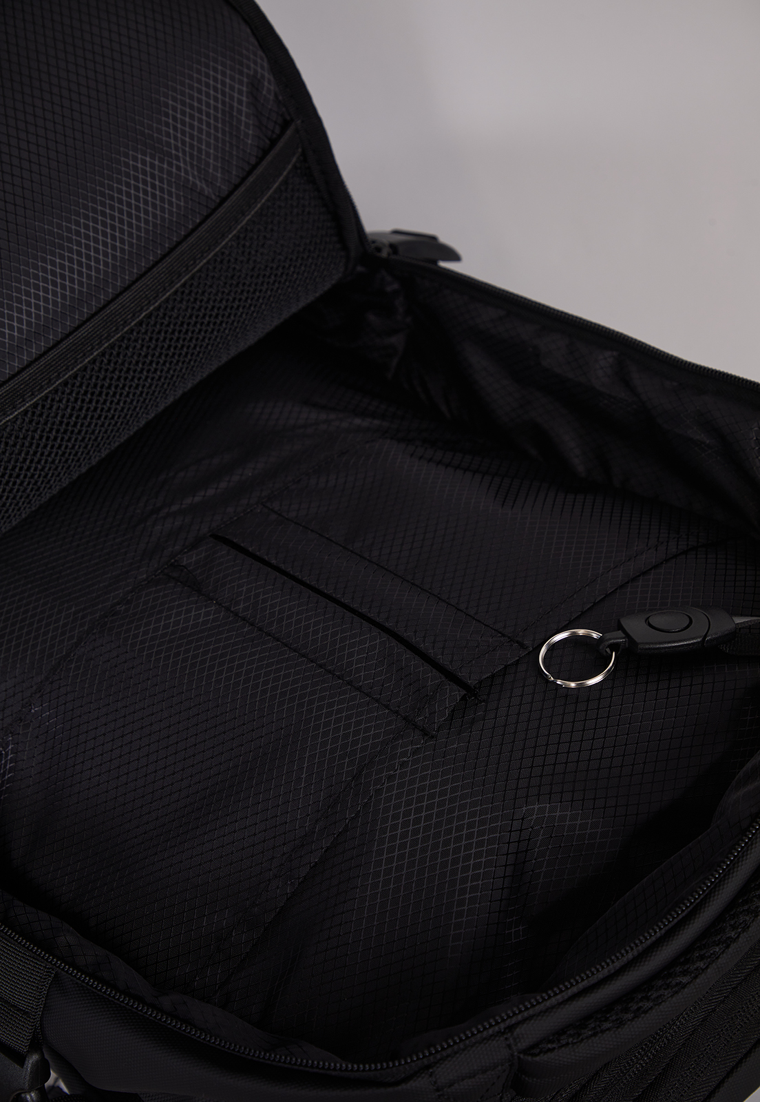 Mochila Travel Reversed Negro Sioux 4