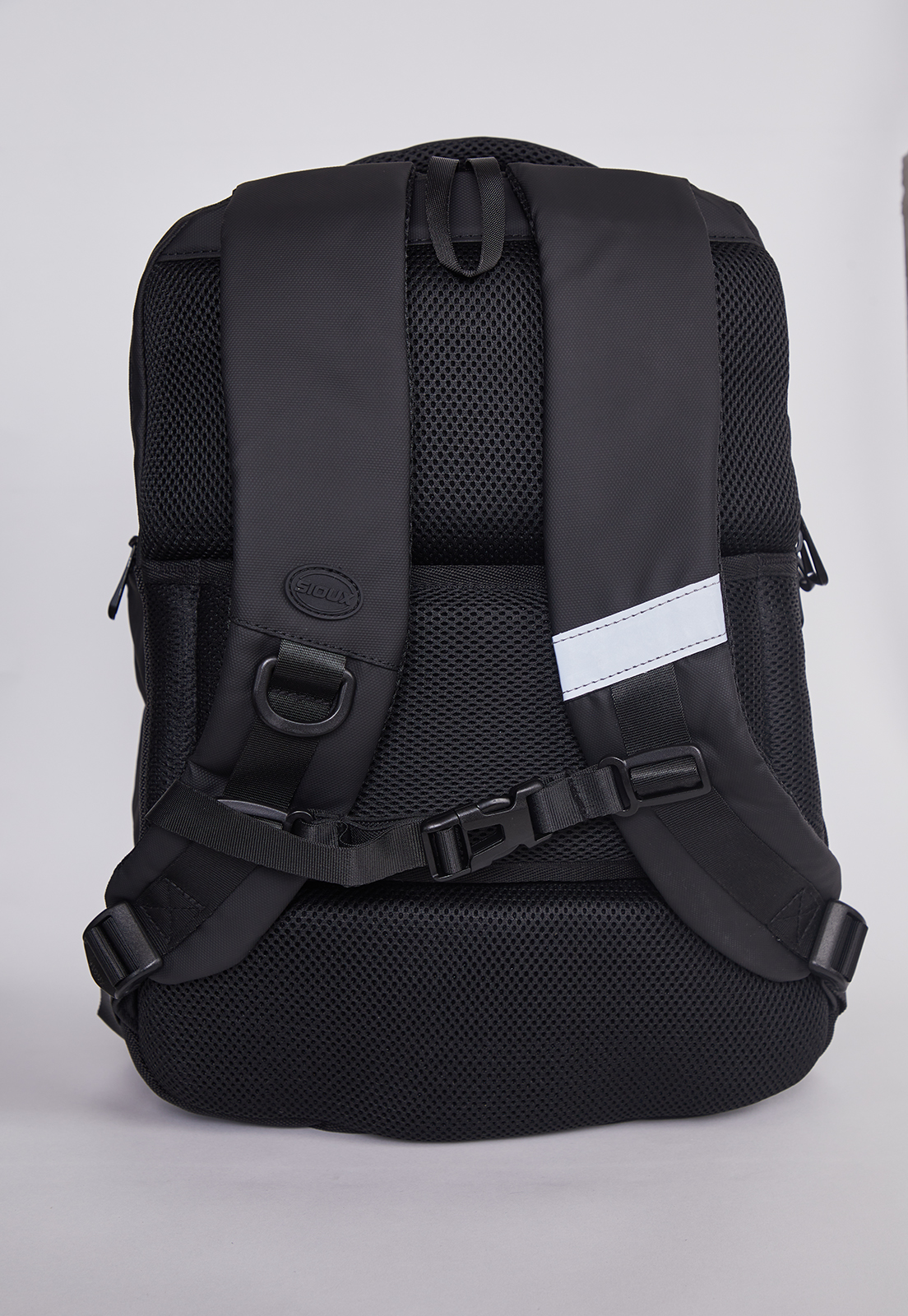 Mochila Reversed Bolsillos Negro 22 Litros  Sioux 2