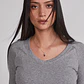 Polera Mujer Básica Cuello V Gris Sioux - Miniatura 4
