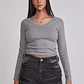 Polera Mujer Básica Cuello V Gris Sioux - Miniatura 1