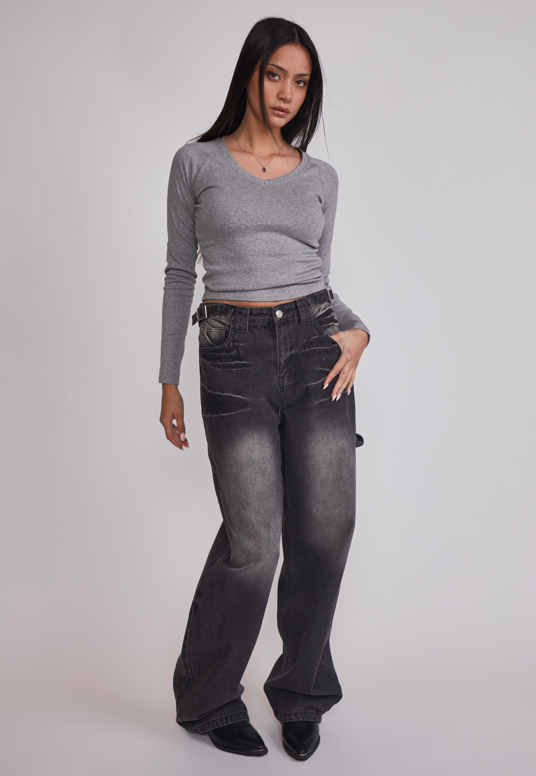 Polera Mujer Básica Cuello V Gris Sioux 2
