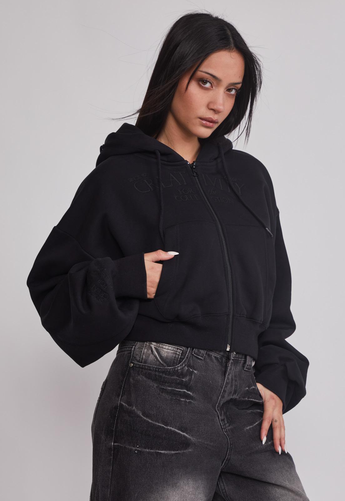 Polerón Mujer Crop Bordado Negro Sioux 1