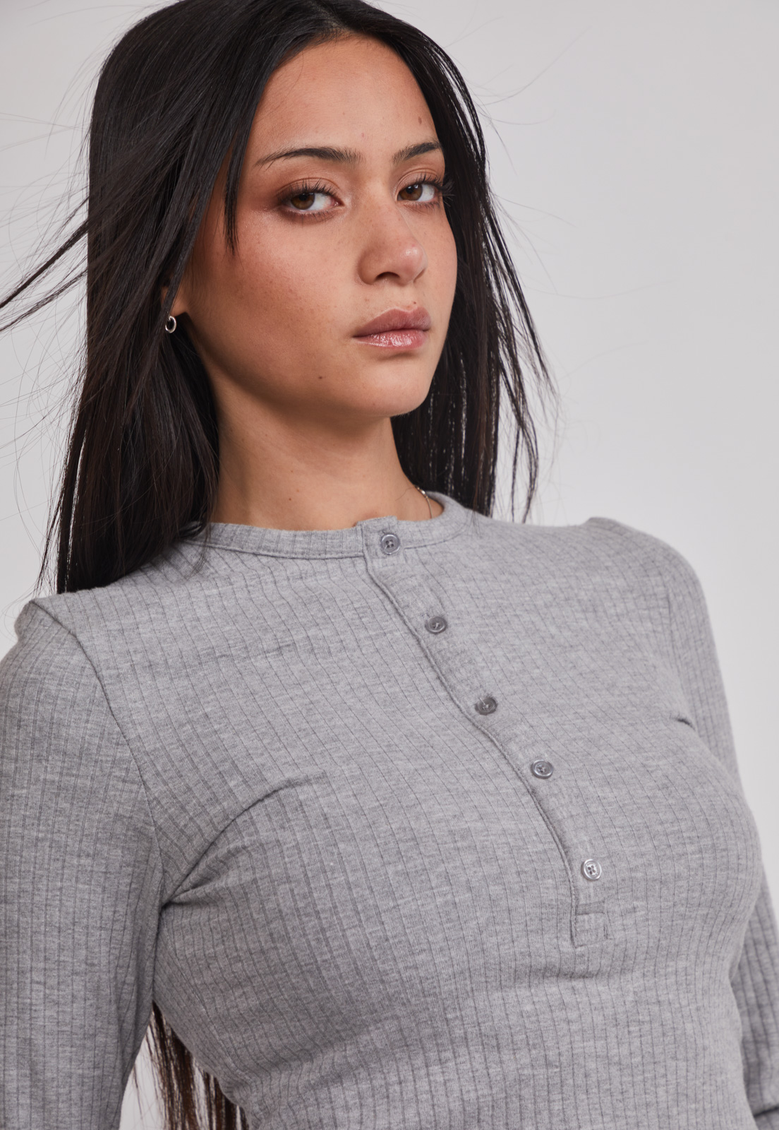Polera Mujer Soft Botones Gris Sioux 5