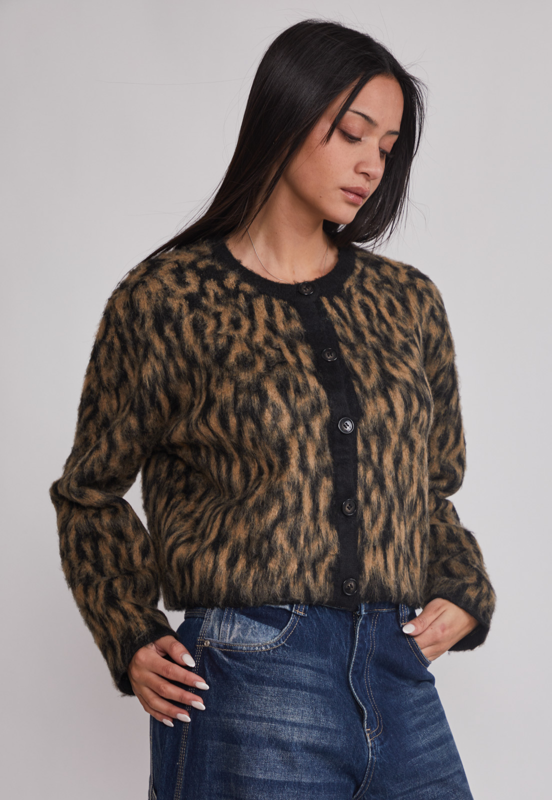 Sweater Mujer Leopardo Abotonado Negro Sioux 1