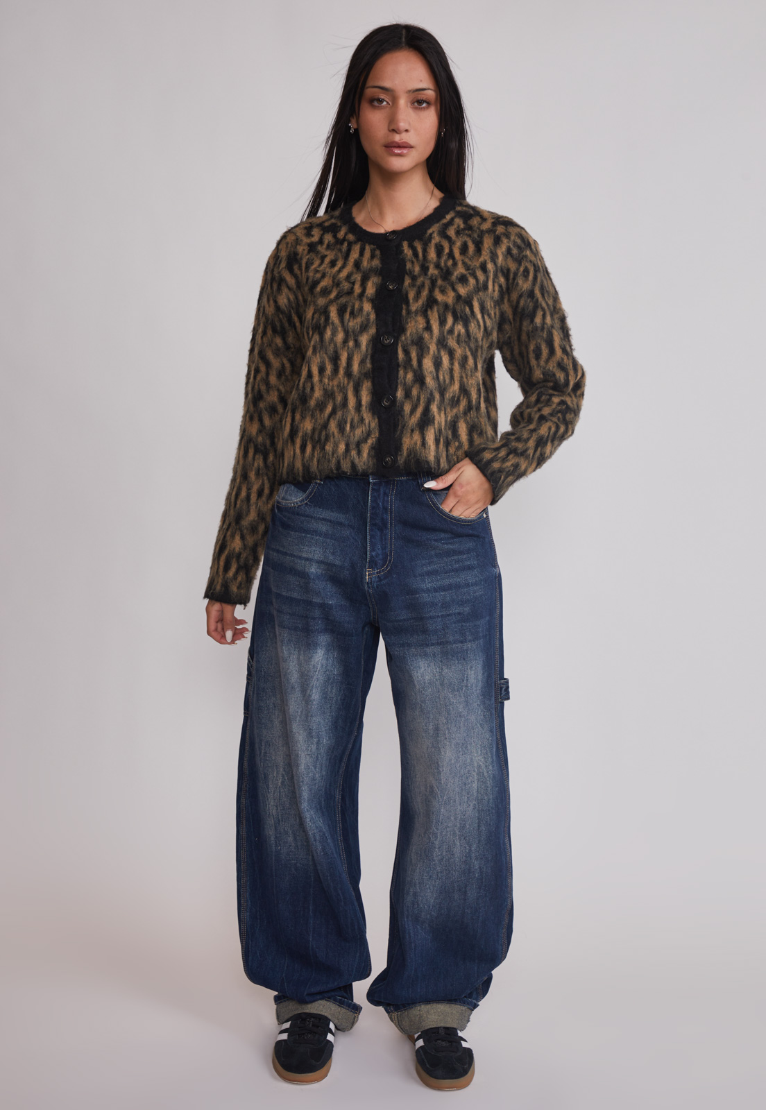 Sweater Mujer Leopardo Abotonado Negro Sioux 2