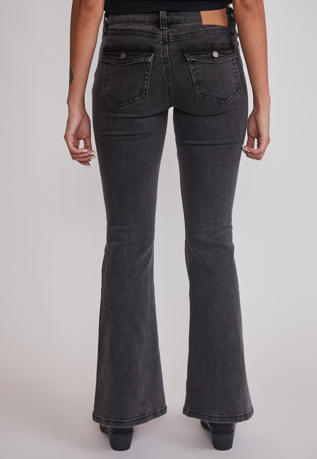 Jeans Mujer Flare Tiro Bajo Negro Sioux 3