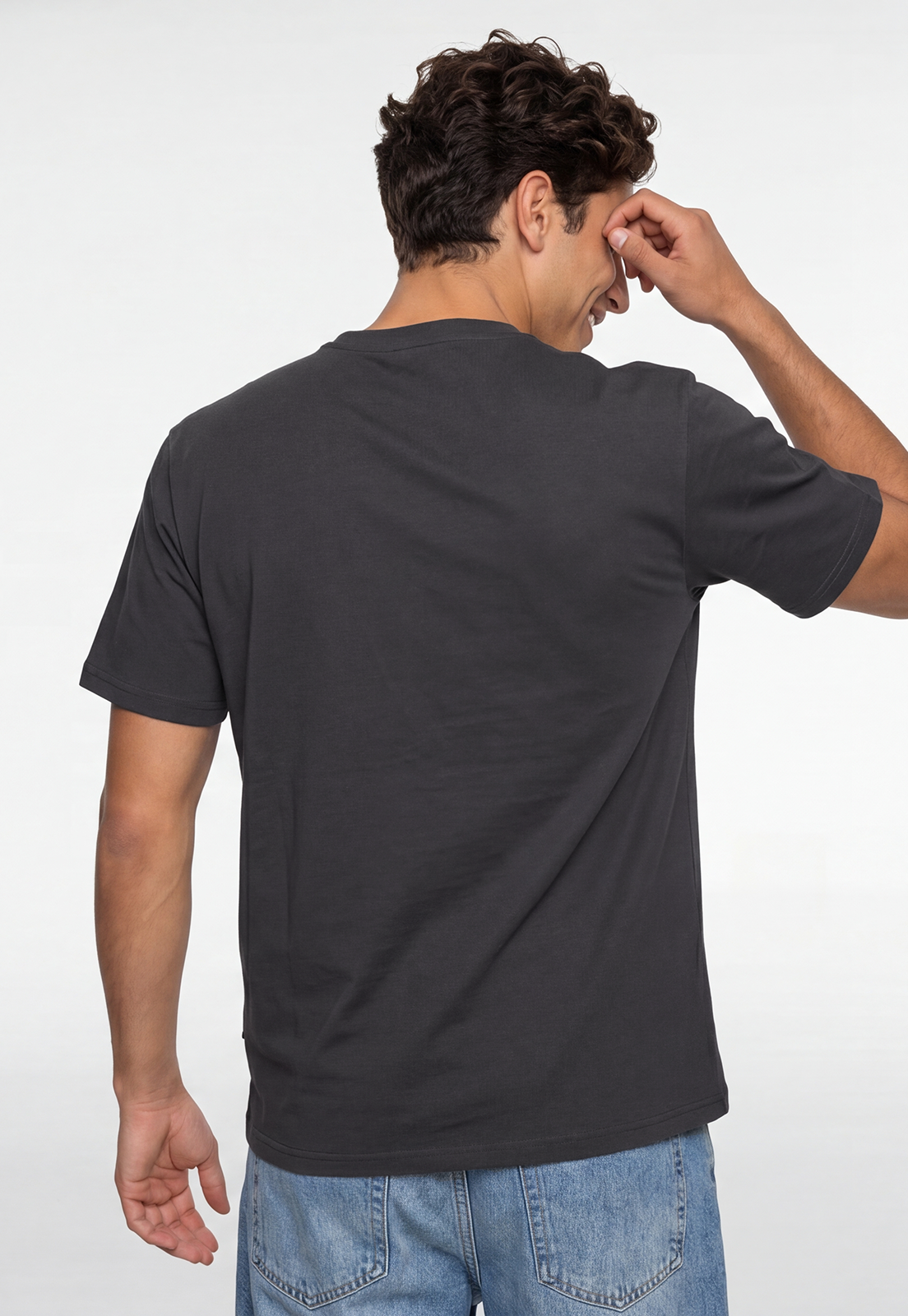 Polera Hombre Frase Bordado Gris 3