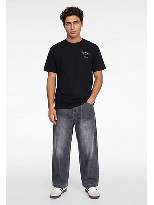 Polera Hombre Frase Bordado Negro