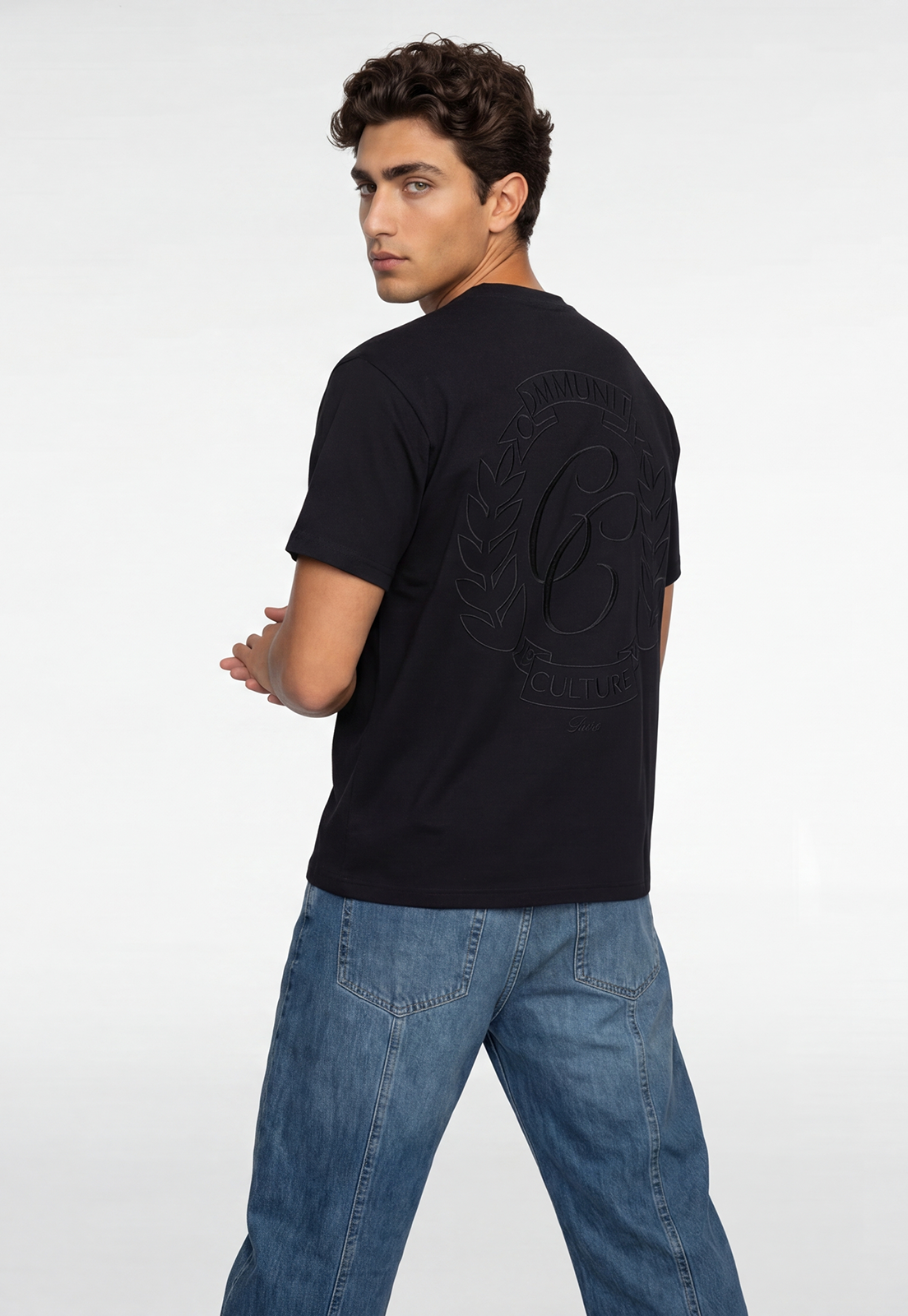 Polera Hombre Bordados Negro 4