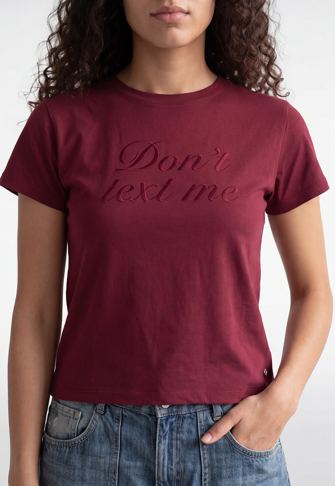 Polera Mujer Texto Bordado Y Flock Burdeo 2