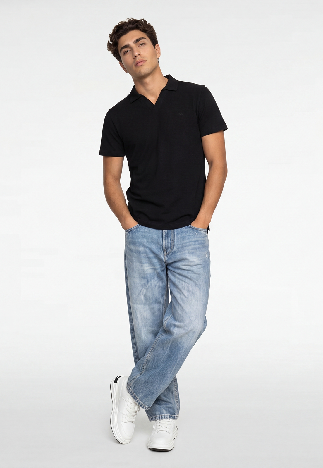 Polera Hombre Piqué Cuello V Negro 2