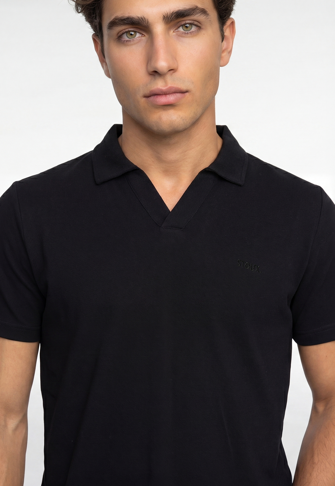 Polera Hombre Piqué Cuello V Negro 3