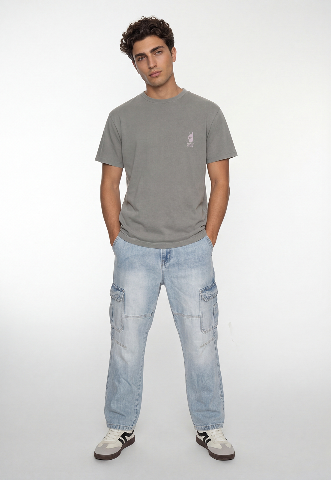 Polera Hombre Letras Rosadas Gris 2