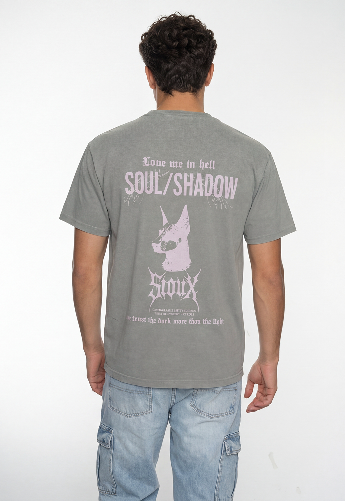 Polera Hombre Letras Rosadas Gris 4