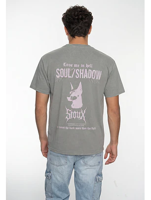 Polera Hombre Letras Rosadas Gris