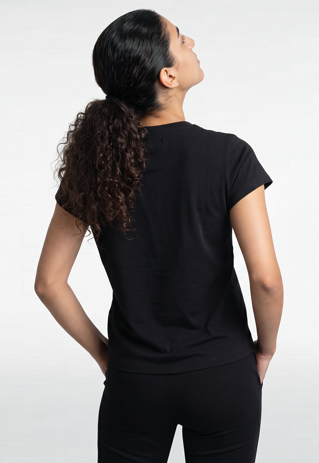 Polera Mujer Basic Cuello Redondo Negro 4
