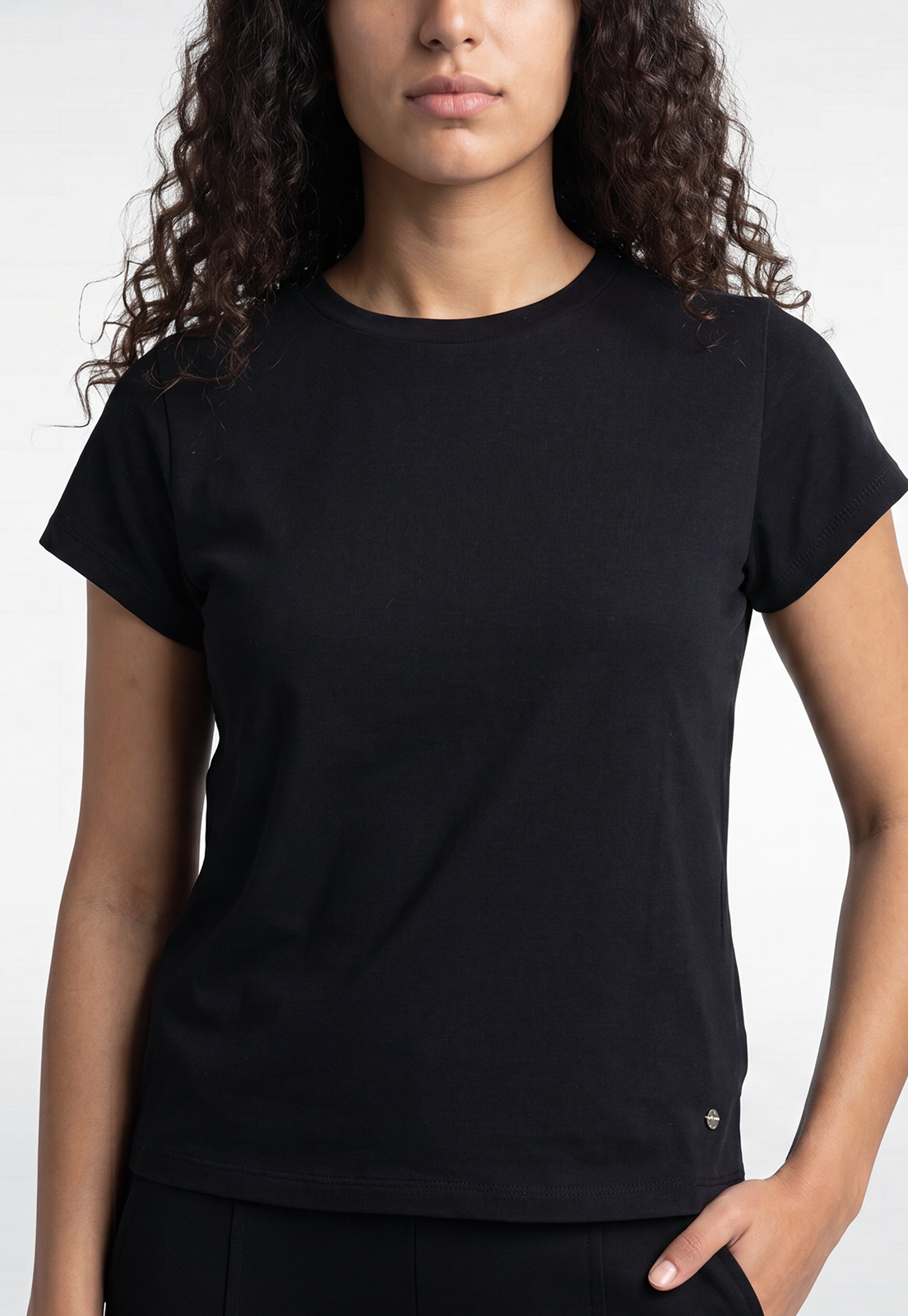 Polera Mujer Basic Cuello Redondo Negro 3