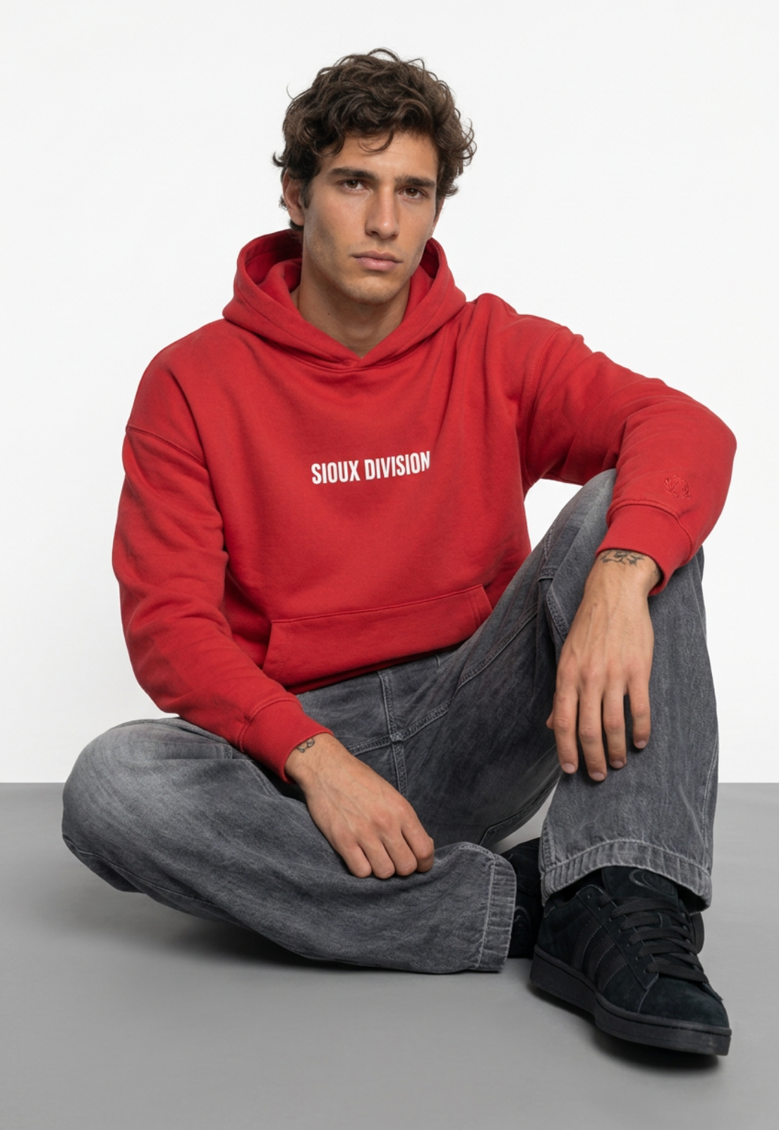 Polerón Hombre Relaxed Espalda Studio Rojo 2