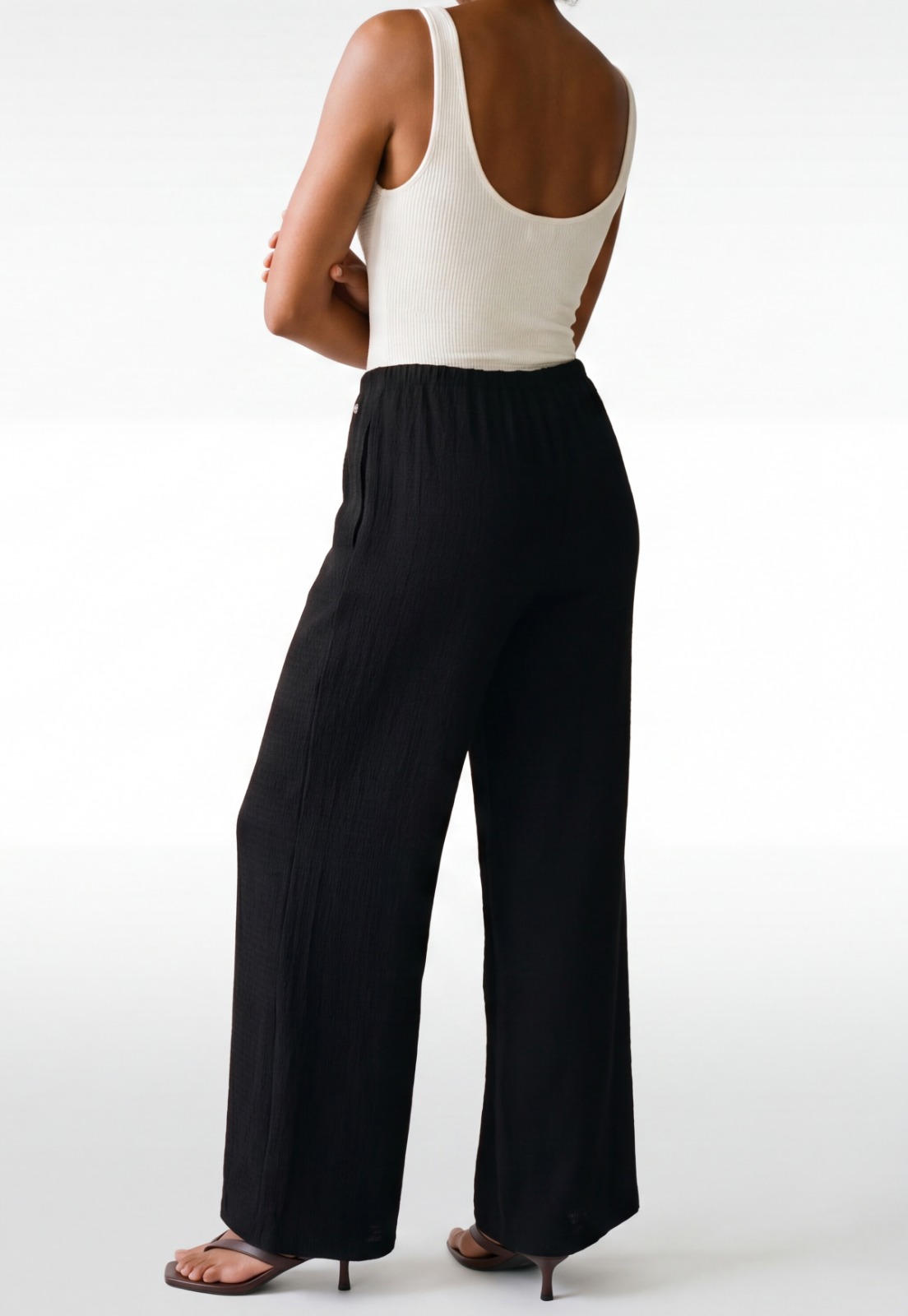 Pantalón Mujer Corrugado Wide Leg Liso Negro 2