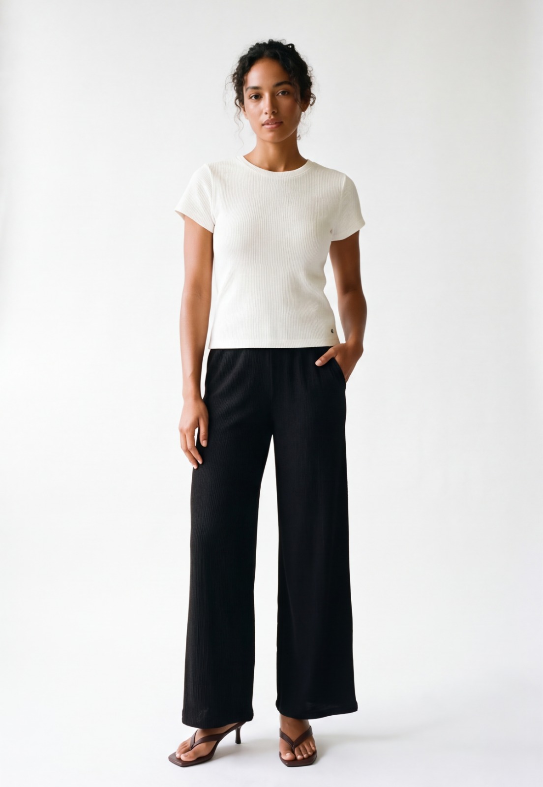 Pantalón Mujer Corrugado Wide Leg Liso Negro 4
