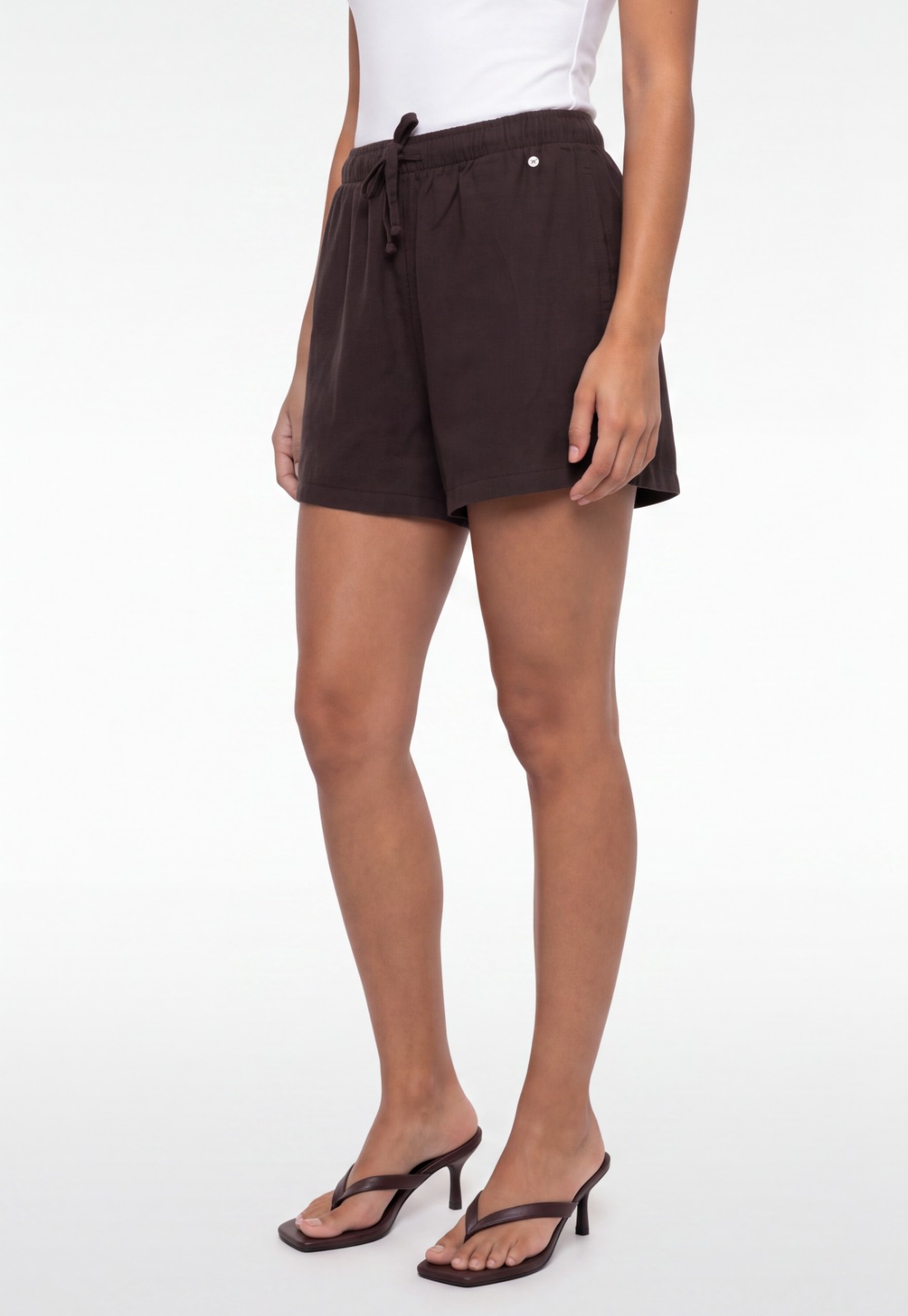 Short Mujer Lino Basic Café 1
