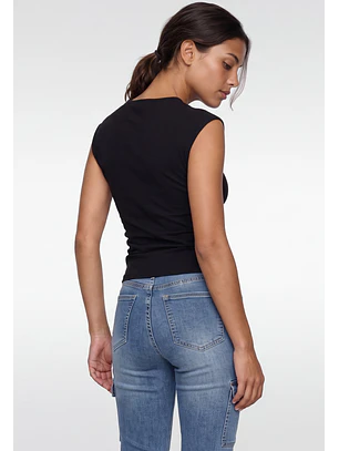Polera Mujer Básica Drapeada Negro
