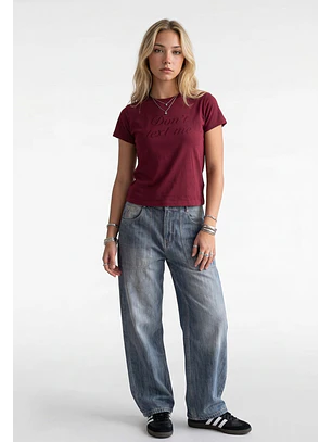 Polera Mujer Texto Bordado Y Flock Burdeo