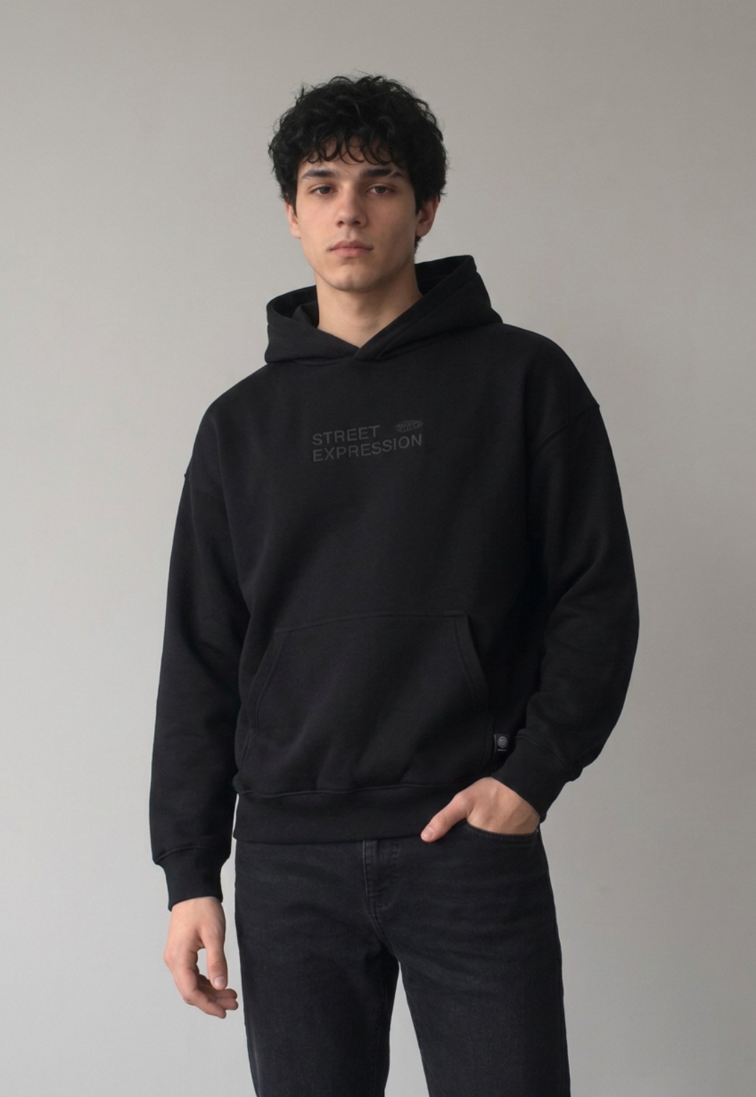 Polerón Hombre Relaxed Print Negro 1