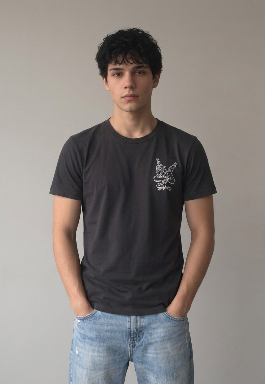 Polera Hombre Frase Bordado Gris 1