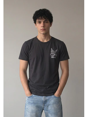 Polera Hombre Frase Bordado Gris