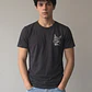 Polera Hombre Frase Bordado Gris - Miniatura 1