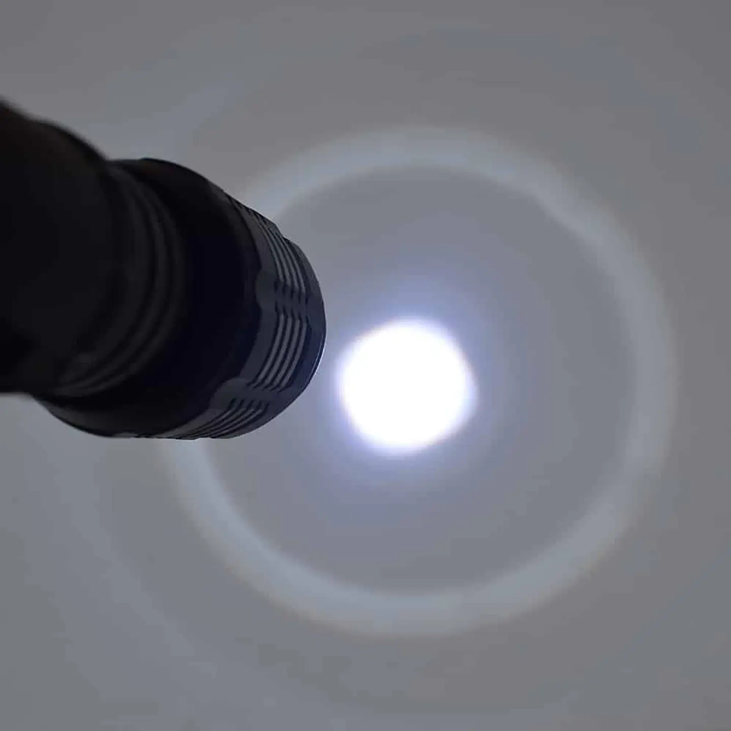 Linterna Táctica Recargable De Larga Distancia Led 7