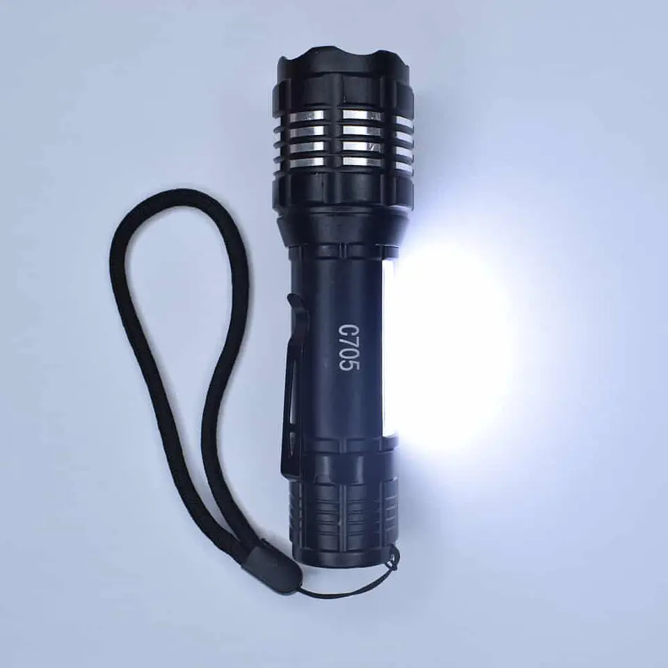 Linterna Táctica Recargable De Larga Distancia Led 8