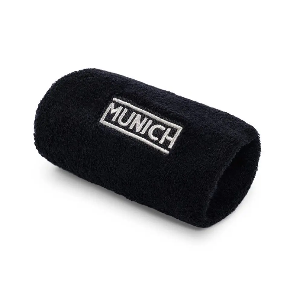MUÑEQUERA MUNICH NEGRA GRIS 1