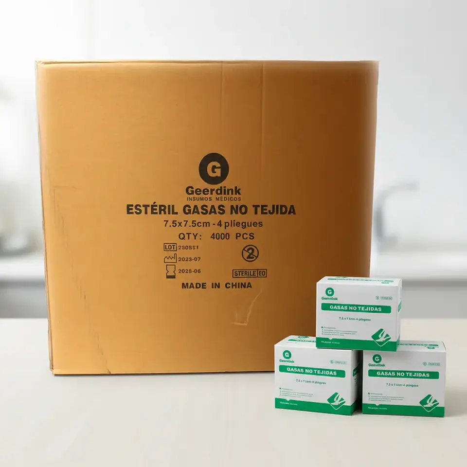GASA NO TEJIDA ESTÉRIL GEERDINK 7,5×7,5 CM | CAJA MADRE (40 CAJAS × 50 SOBRES × 2 GASAS) 1