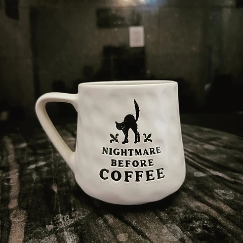 Taza Goth Vibes "Nightmare Before Coffee"