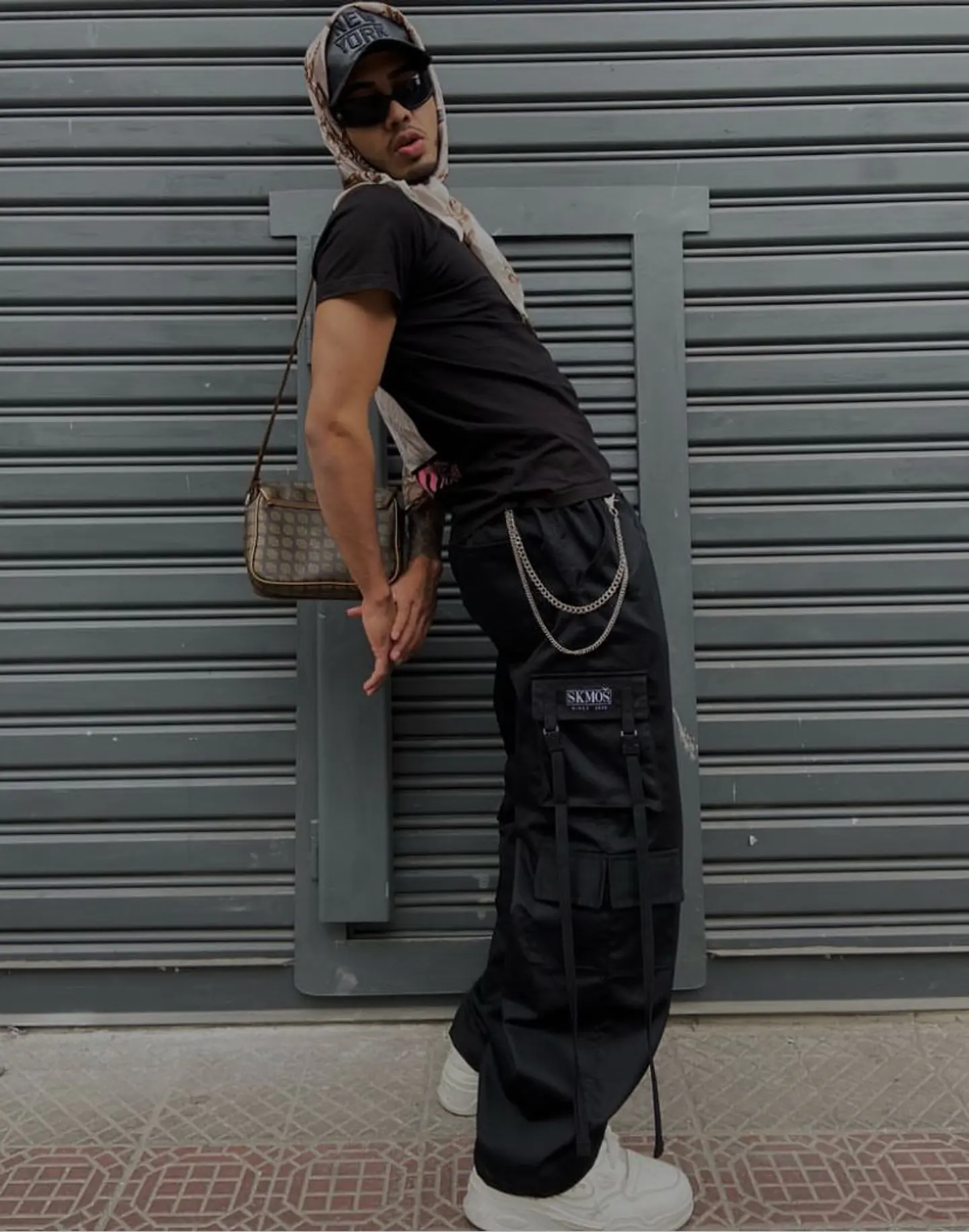 STRIPS BLACK CARGO 1