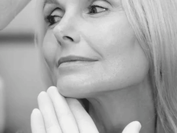 Exosomas<p style="font-size: 11px; font-weight:300">75 billones de exosomas por vial, maximizando su eficacia en tratamientos antienvejecimiento, regenerativos y revitalizantes.</p>