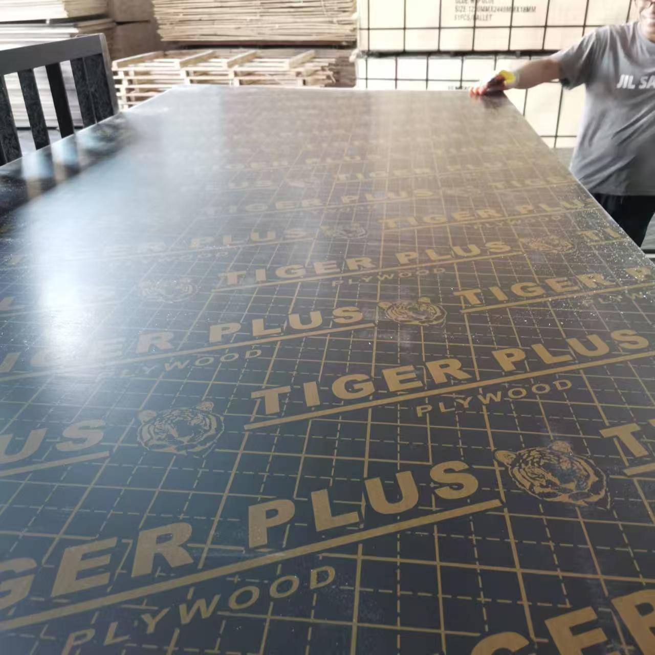 Tablero Terciado Fenólico Block Joint – 4 usos (WBP)