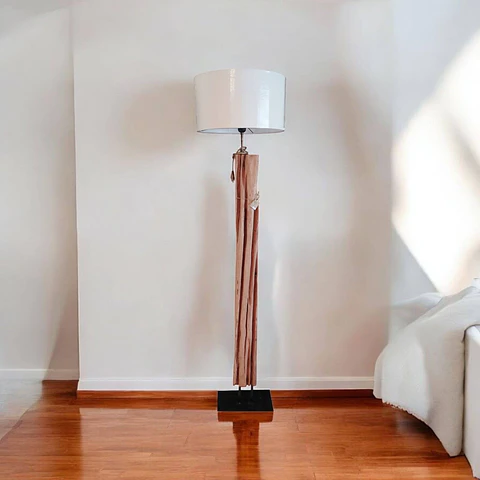 Lámpara de pie en roble nativo reciclado 