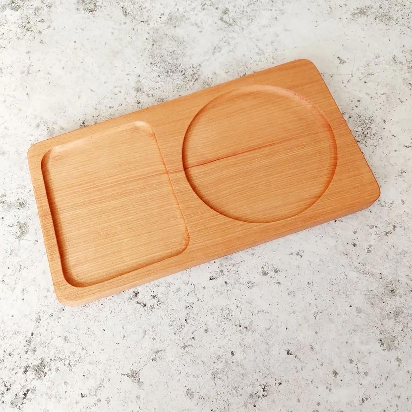 Plato de madera nativa con dos divisiones 1