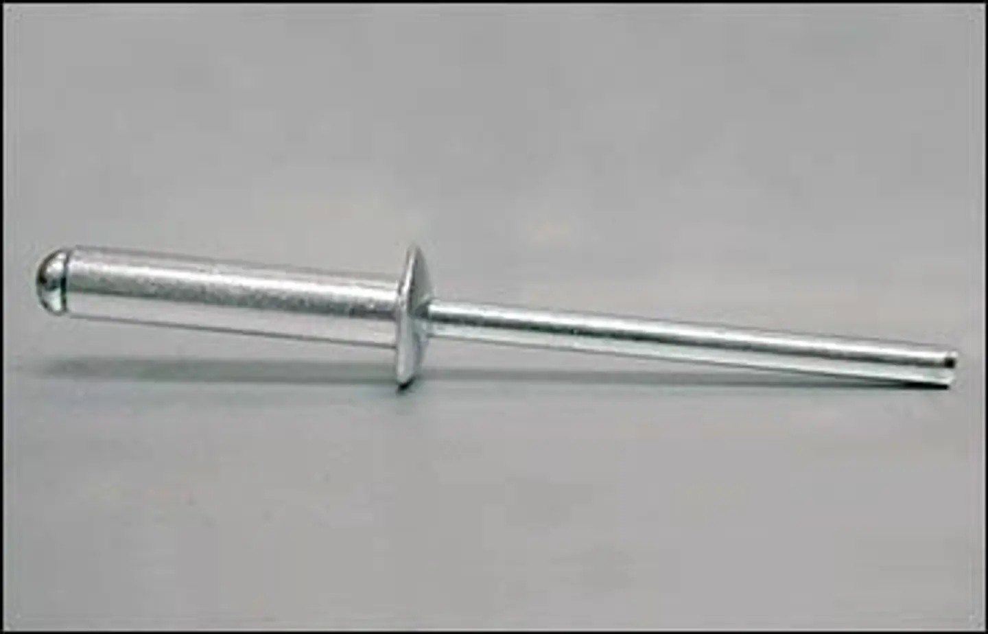 Remache Tipo Pop Aluminio 4.0 x 12.0 Mm Mamut · Caja de 1000 un. 3